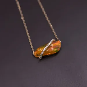 1.85 ct Mexican Fire Opal & Diamond Necklace 18K Yellow Gold