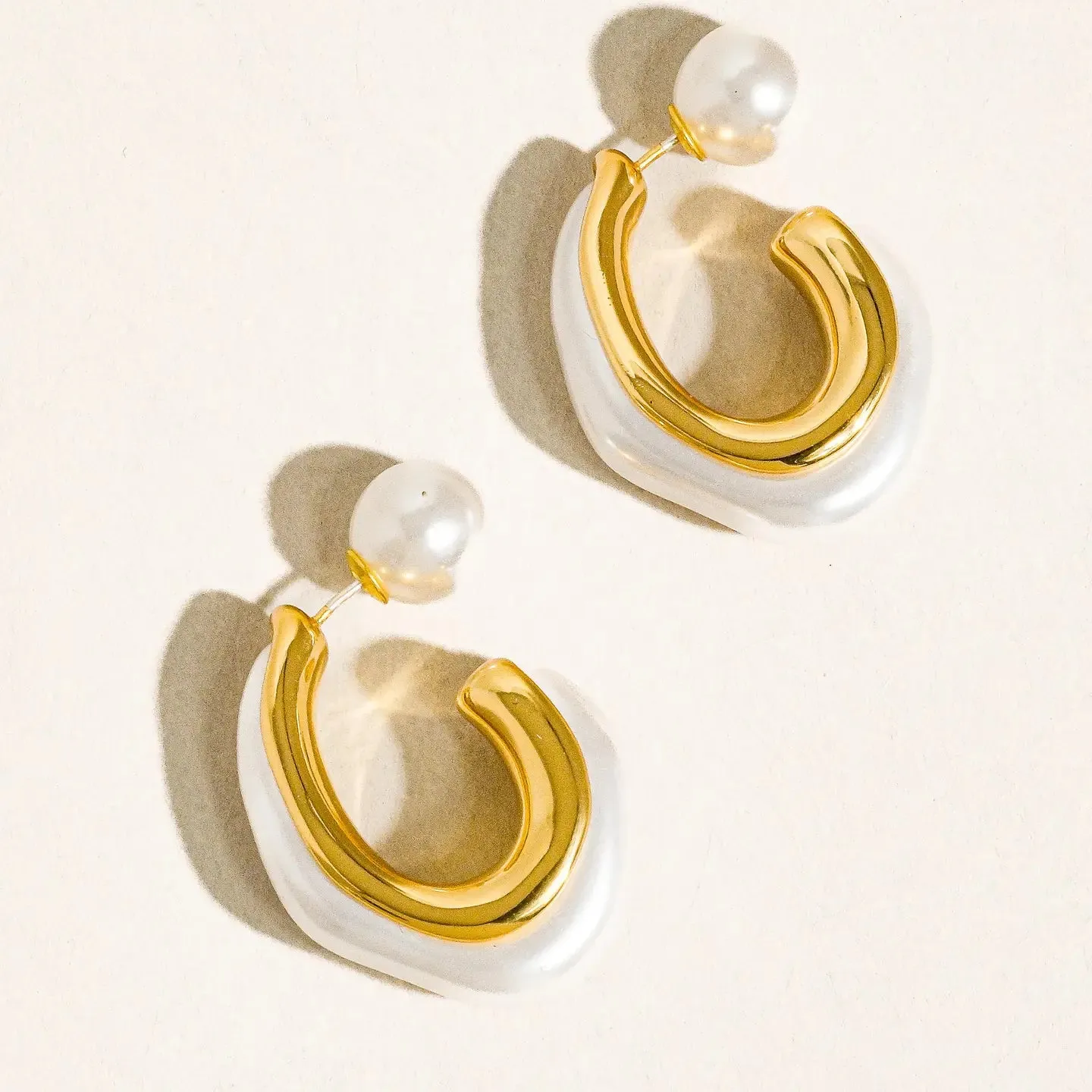 18K GOLD CLASSIC PEARL HOOP