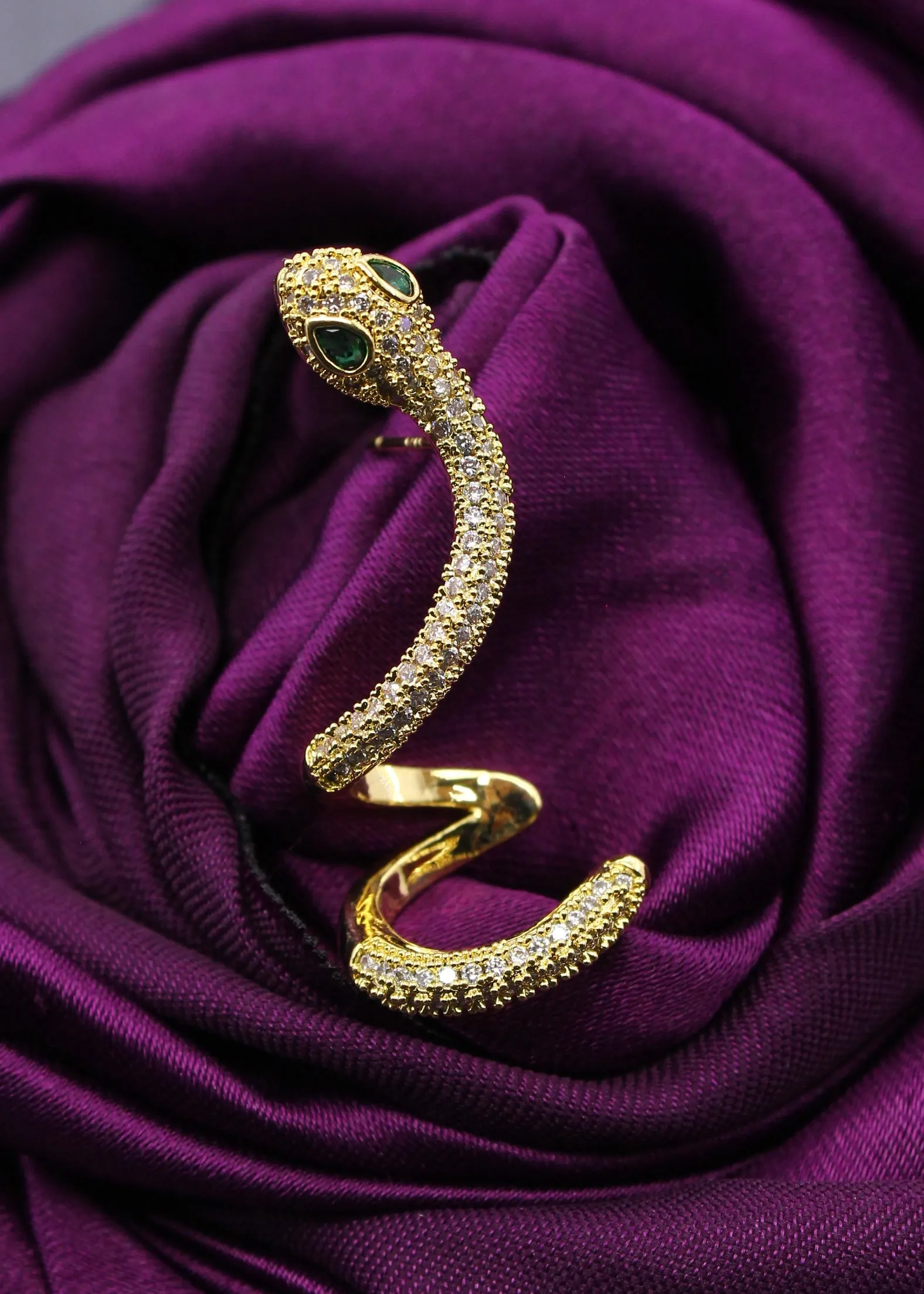 CLASSIC SNAKE EAR-CUFF