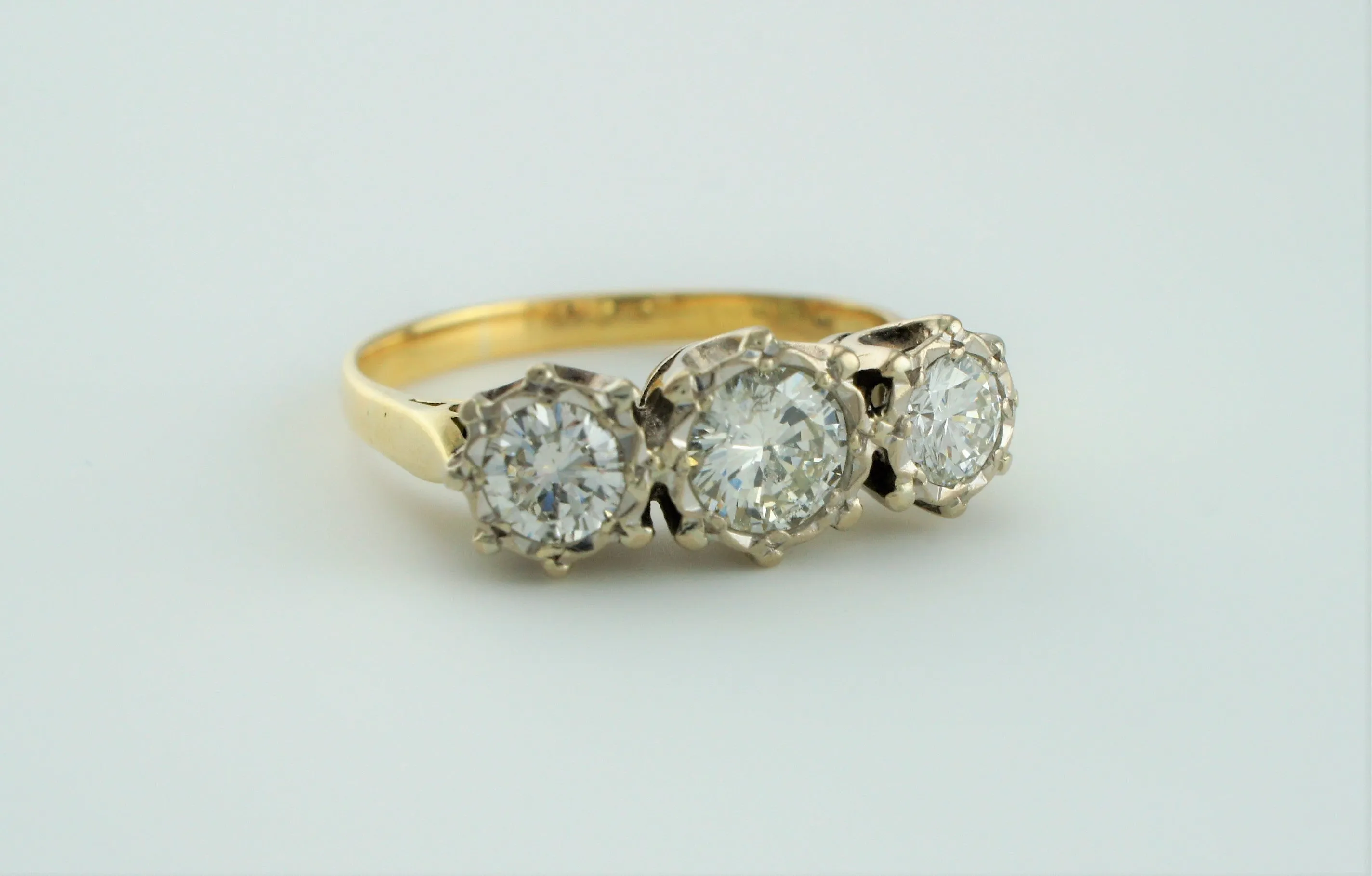 Fine Vintage 18ct Yellow Gold 1.00ct Diamond Trilogy Engagement Ring