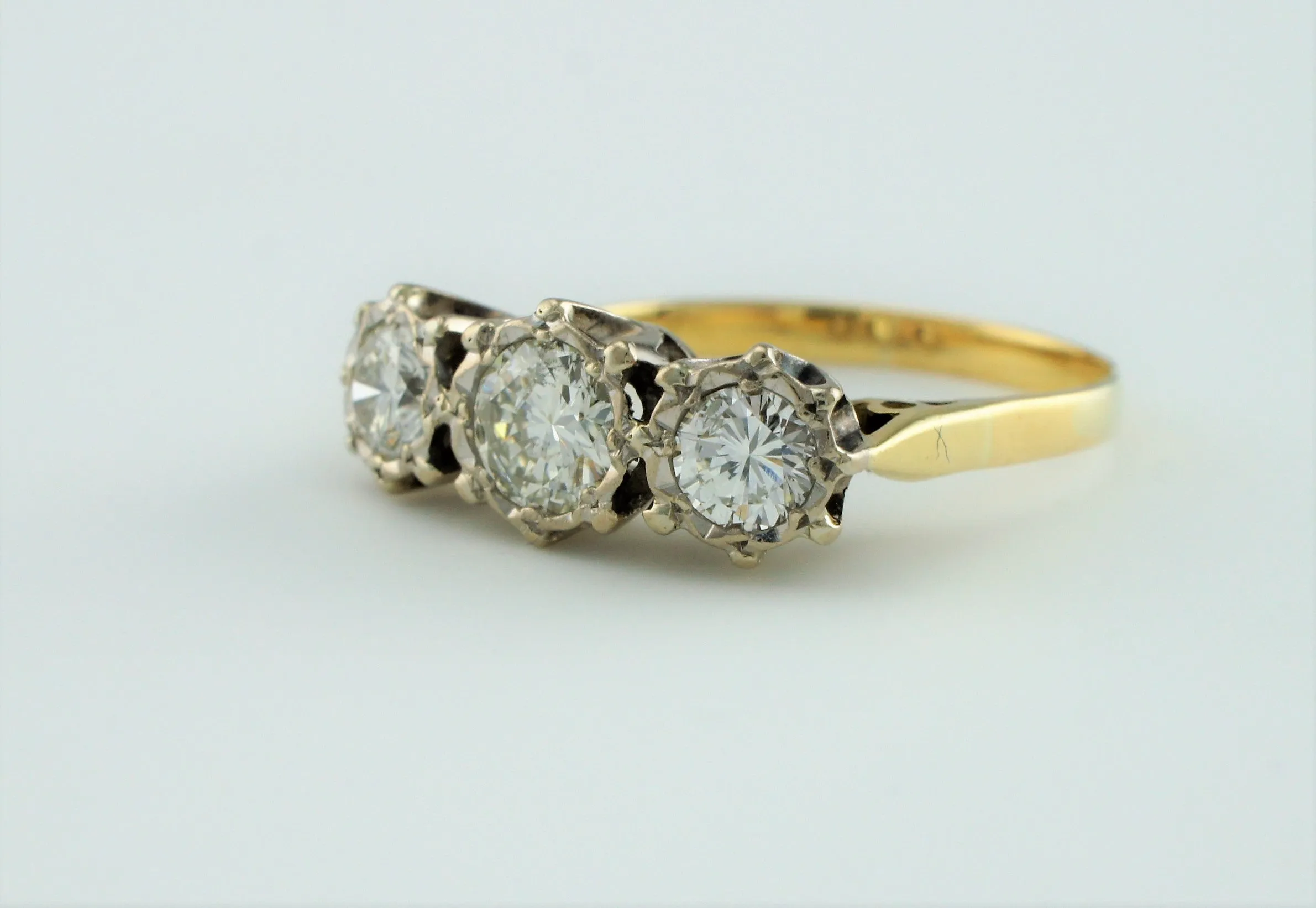 Fine Vintage 18ct Yellow Gold 1.00ct Diamond Trilogy Engagement Ring