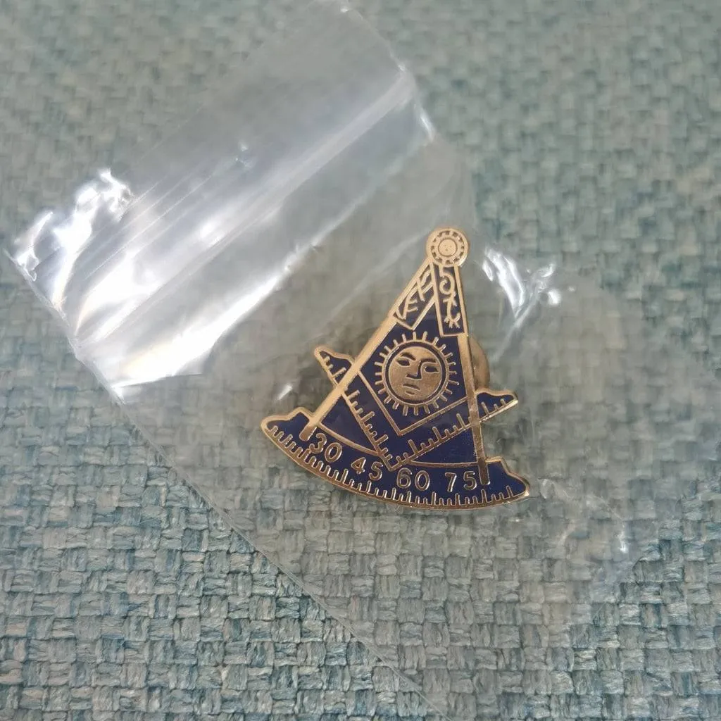 Past Master Blue Lodge Lapel Pin - Black & Blue