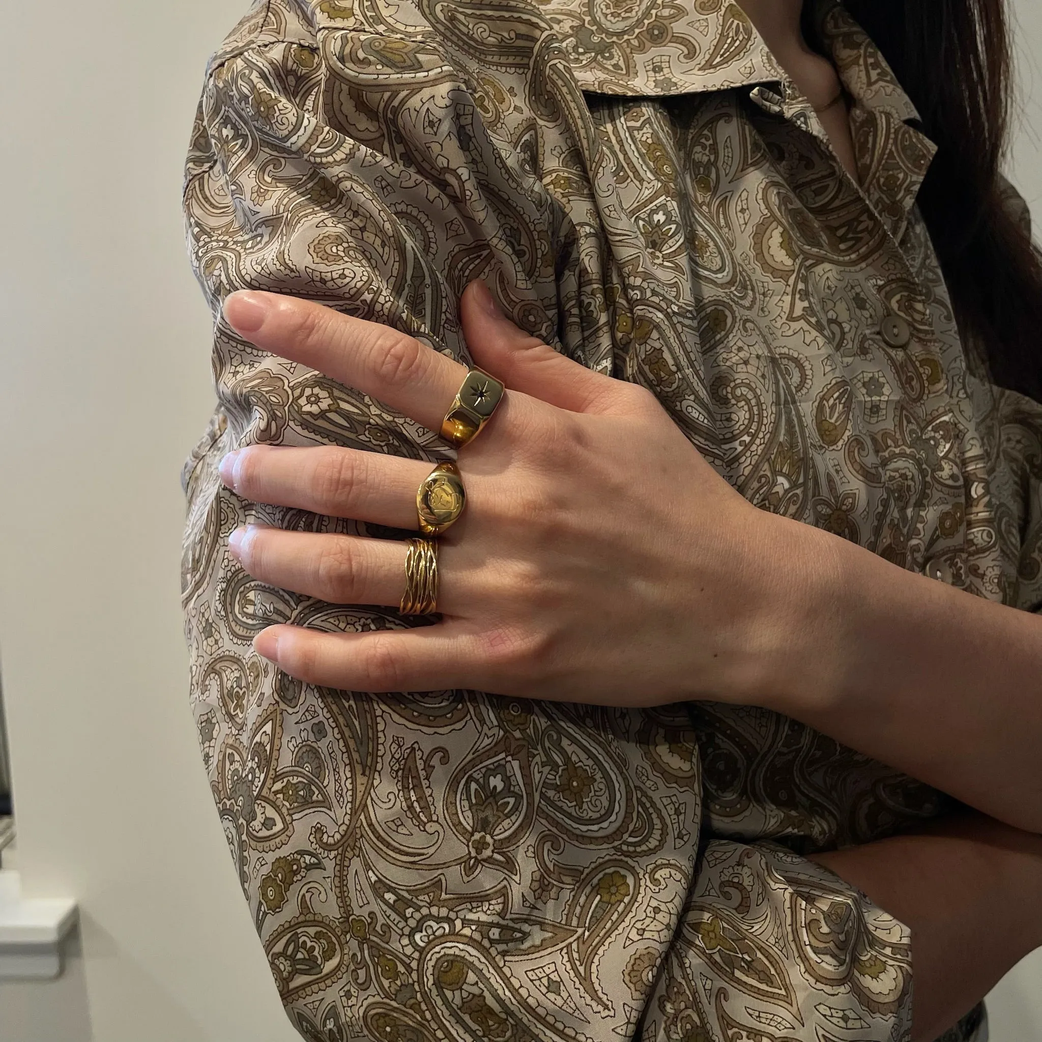 silhouette engraved Signet Ring